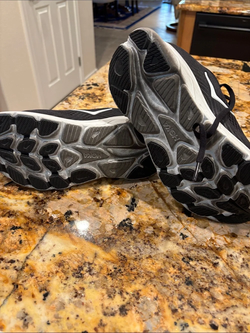 HOKA Clifton 11 size 8 B